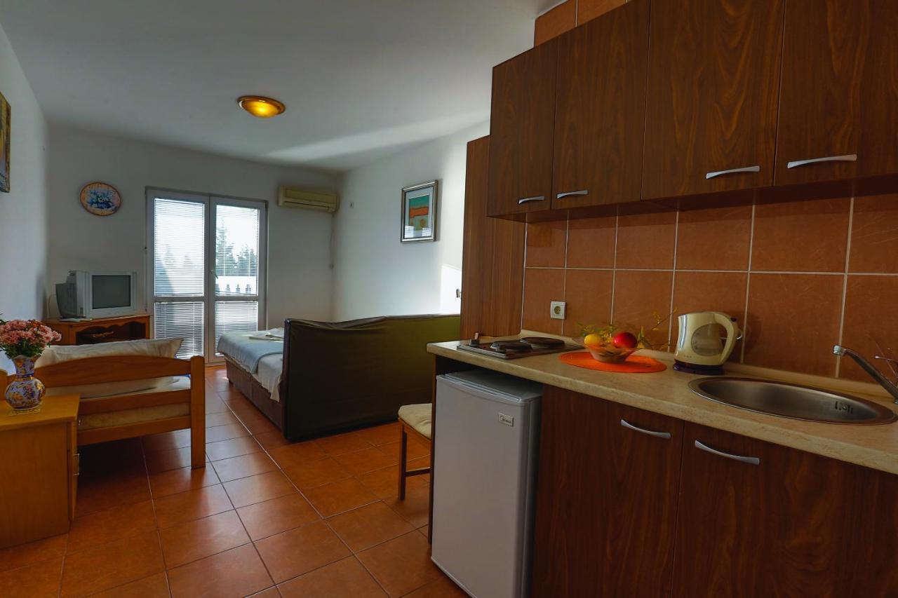 Guest House Perovic Sutomore Exterior foto