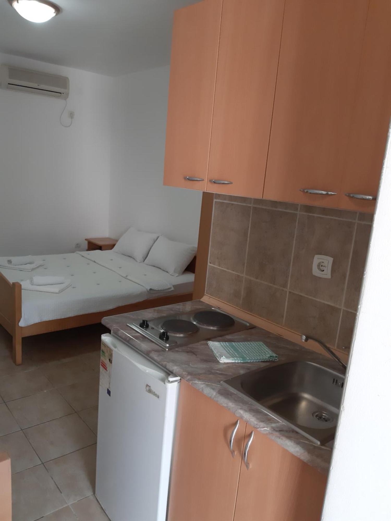 Guest House Perovic Sutomore Habitación foto